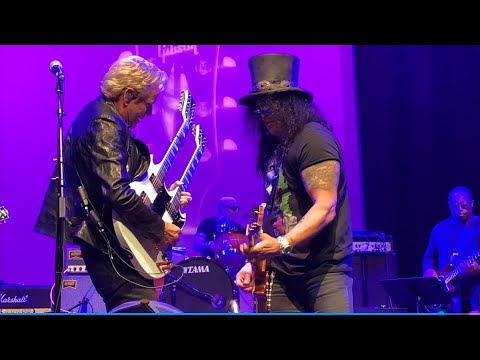 So excited to see Don Felder, the original author of 《Hotel California》,With Slash playing guitar