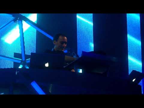Paul van Dyk @ Palladium 6/11/11 - Genix - Cut Above & Don't Deserve You ??