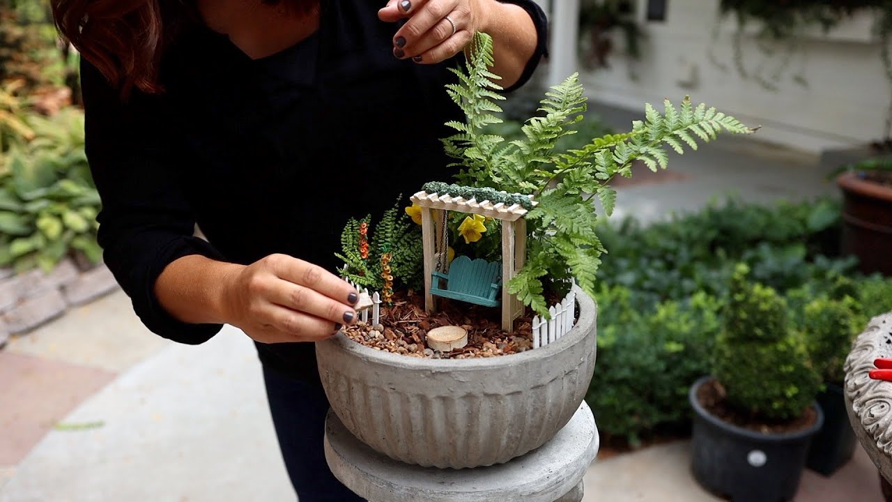 Gender Reveal Miniature Garden! 💙❓💗 // Garden Answer
