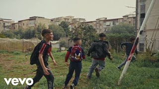 RAGAZZO DI GIÙ Lyrics English Translation