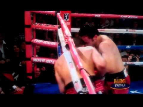 Chavez Jr KOs Sergio Martinez 12 th round