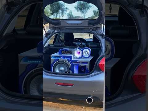 Grave batendo e médio estralando forte 🔥 #som #somautomotivo #somdeportamalas #somdemala #caixatrio