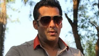 Bigg Boss House is Mind*****! Salman Struggles for the Right Word