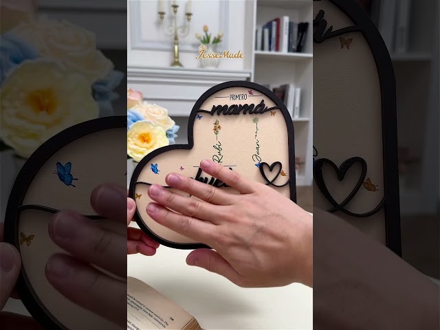 Vídeo relacionado con Giftasy Regalo Abuela, Regalo Abuela Cumpleaños - Tabla de Cortar de Bambú Grabada en Forma de Casa, Regalo Dia de la Madre Original