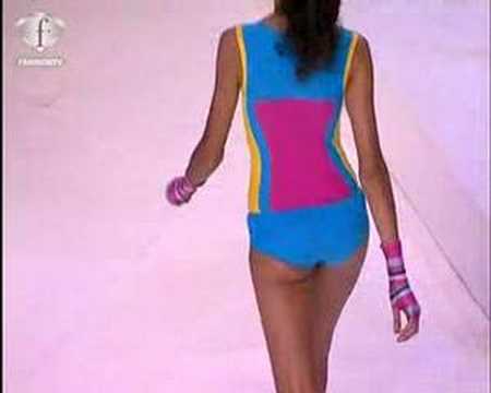 fashiontv | FTV.com - ROSA CHA FALL-WINTER 05/06 - 1