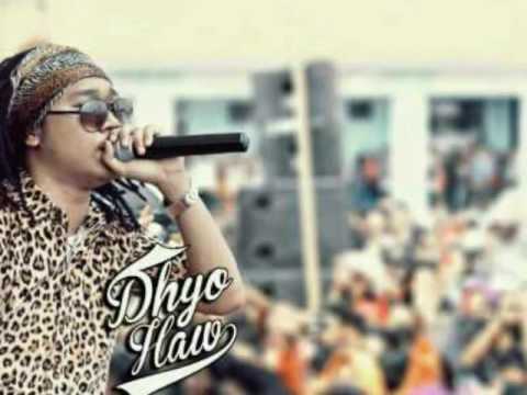 download lagu mp3 mp4 Dhyo Haw Sabar Senjataku, download lagu Dhyo Haw Sabar Senjataku gratis, unduh video klip Dhyo Haw Sabar Senjataku