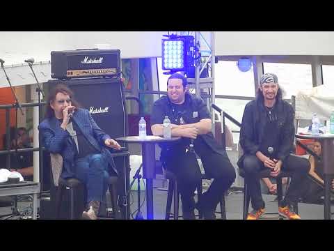 Ace Frehley & Bruce Kulick Q&A Part 2 {Kiss Kruise Vlll Pool Deck 11/3/18}