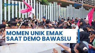 Momen Unik Emak-emak saat Ditanya Wartawan dalam Aksi Demo Geruduk Kantor Bawaslu RI