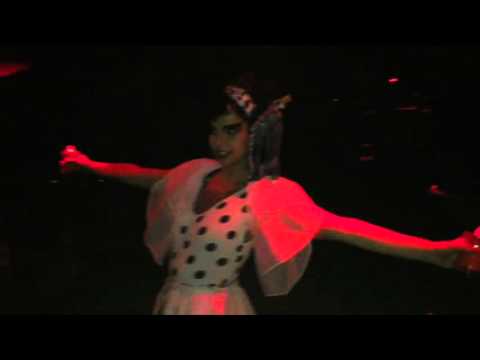 "La Cagña" protagonizada por NYLON QUEEN