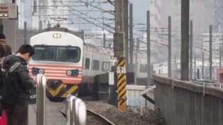 preview picture of video '【台鐵】EMU1200型紅斑馬 浮洲駅通過 TRA Tze-Chiang Express'
