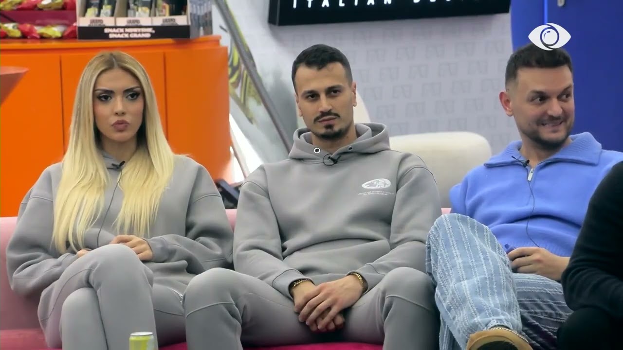 Zarf në shtëpi/ Sfidë e veçantë, Kristi duhet të ndajë dy grupe për të performuar '2 Gisht Mjaltë'