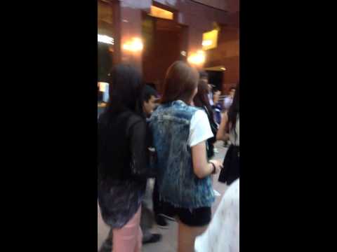 Skarf exiting waiting room @ SAMSUNG Pin Event
