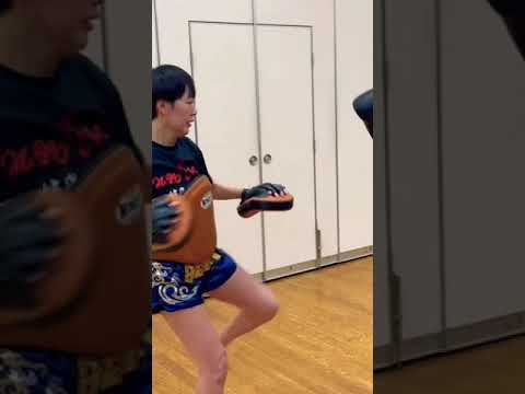ジャブと前蹴りをトレーニング。能代市南部公民館でダイエットキックボクシングシェイプアップ。