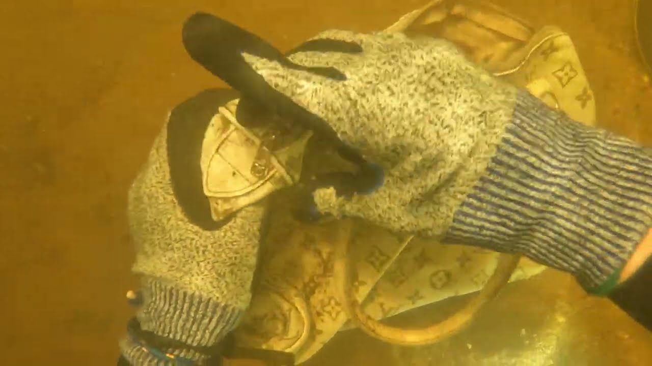 Mergulhador achou no fundo de rio