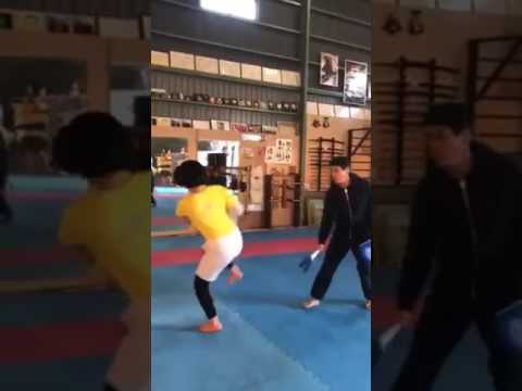 コンビネーションキック