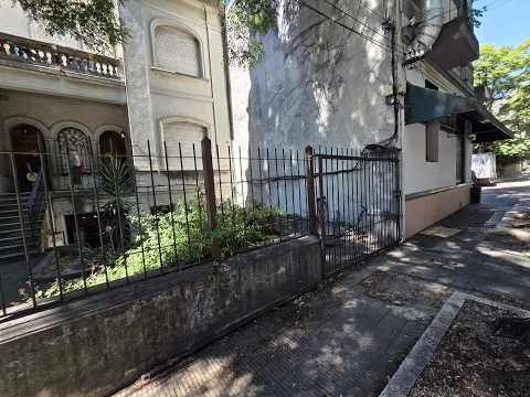 Video de YouTube - Casa de dos dormitorios en venta en Pocitos con patio