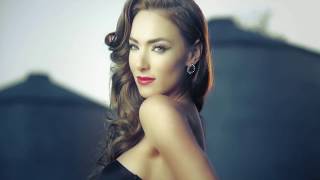 Cassi Lynn Colvin in Dustin Lynch&#39;s &quot;She Cranks My Tractor&quot; Music Video