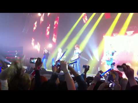 Super Junior SS4 Paris Le Zénith 06.04.12 VCR+Good Friends *Front of the stage*