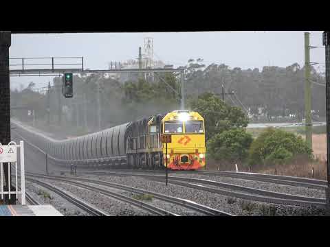 POWERFUL FREIGHT TRAINS! 15 Australian Freight Trains in 20 Minutes!