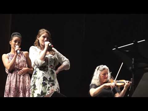 Stig Rossen, Linda Oloffson og Frederikke Kampmann synger I FEEL PRETTY  (Olinerne)