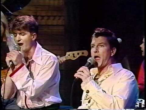 Chocolate Cake - Crowded House on Late Night with David Letterman (1991)