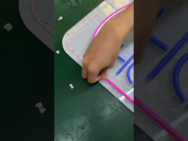 Vídeo relacionado con Tattoo Piercing Shop Illuminated Dual Color LED Enseigne Lumineuse Neon Sign Rouge et jaune 600 x 400mm st6s64-i0482-ry