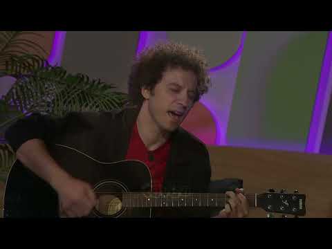 Keka moderatori i mengjesit performon live kengen e tij “nalem”