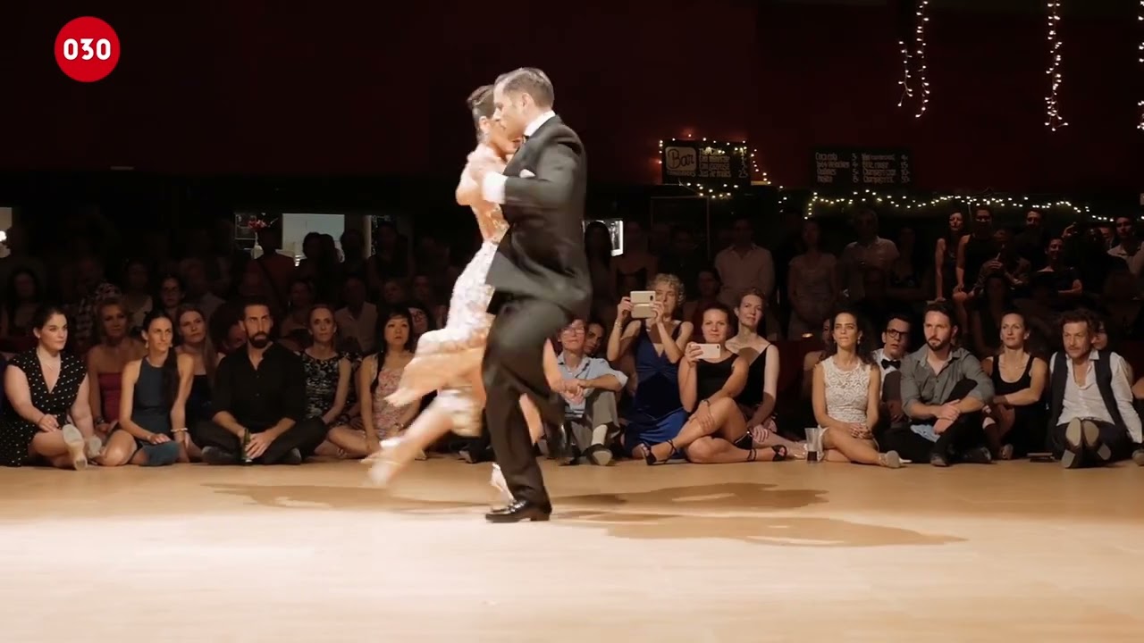 Yanina Quiñones and Neri Piliu – Ríe, payaso