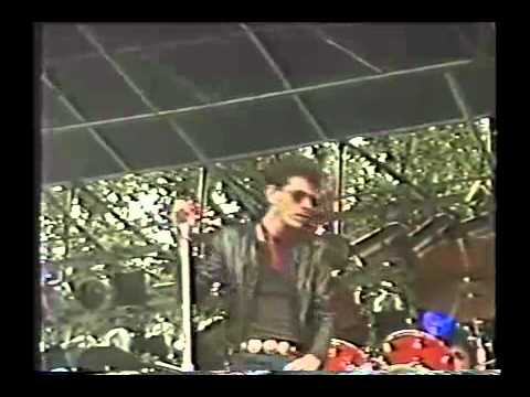 PERFORMANCE AND RARE INTERVIEW.ROBERT HAZARD AND THE HERO'S OUT OF THE BLUE