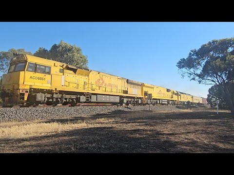 6PM1 Aurizon up Superfreighter (ACD ACD G CC, 75P), Perth to Melbourne, 1830, 12/1/26, Horsham VIC 