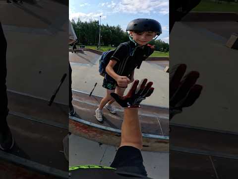 To tak się witało na skateparku? 😅