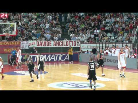 (Archivio) Lottomatica Virtus Roma-Pepsi Juve Caserta - La tripla decisiva di Jumaine Jones