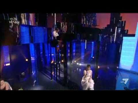 VICTOR VICTORIA - Arisa canta 'Enjoy the silence' dei Depeche Mode