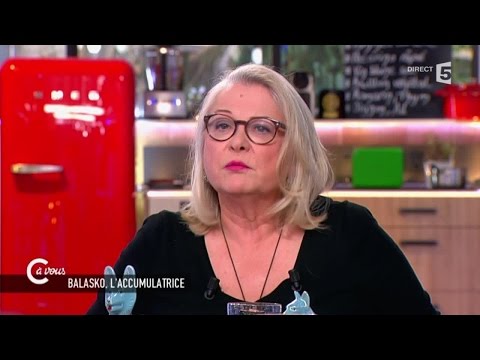 Josiane Balasko "Le FN premier parti je n'y crois pas" - C à vous - 13/04/2015