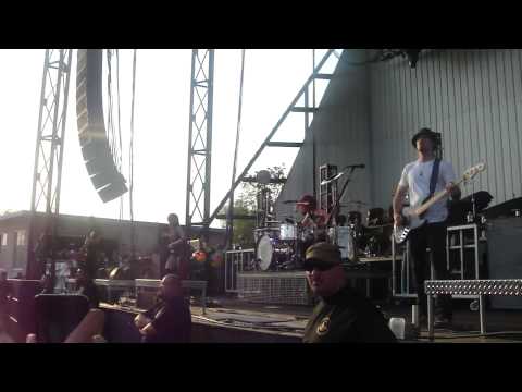 Halestorm "Slave to the Grind"