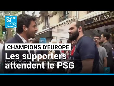 Les supporters du PSG attendent de pied ferme les joueurs à Paris • FRANCE 24