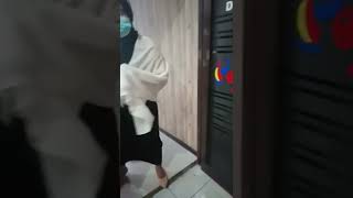 Download lagu waria masuk kantor #shorts #viral #warialucu #lgbt mp3