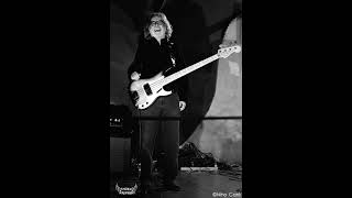 Bass cover on Gonna buy a hat by Chris Rea