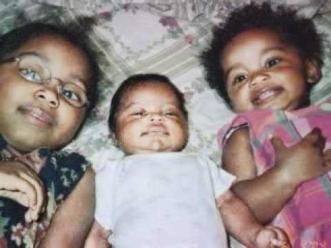 A love story from  30,000 couples' Mass Wedding -Little Things ( song)