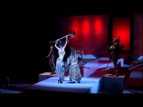 2009 11 06 monstrii sacri ai modei   beijing, china