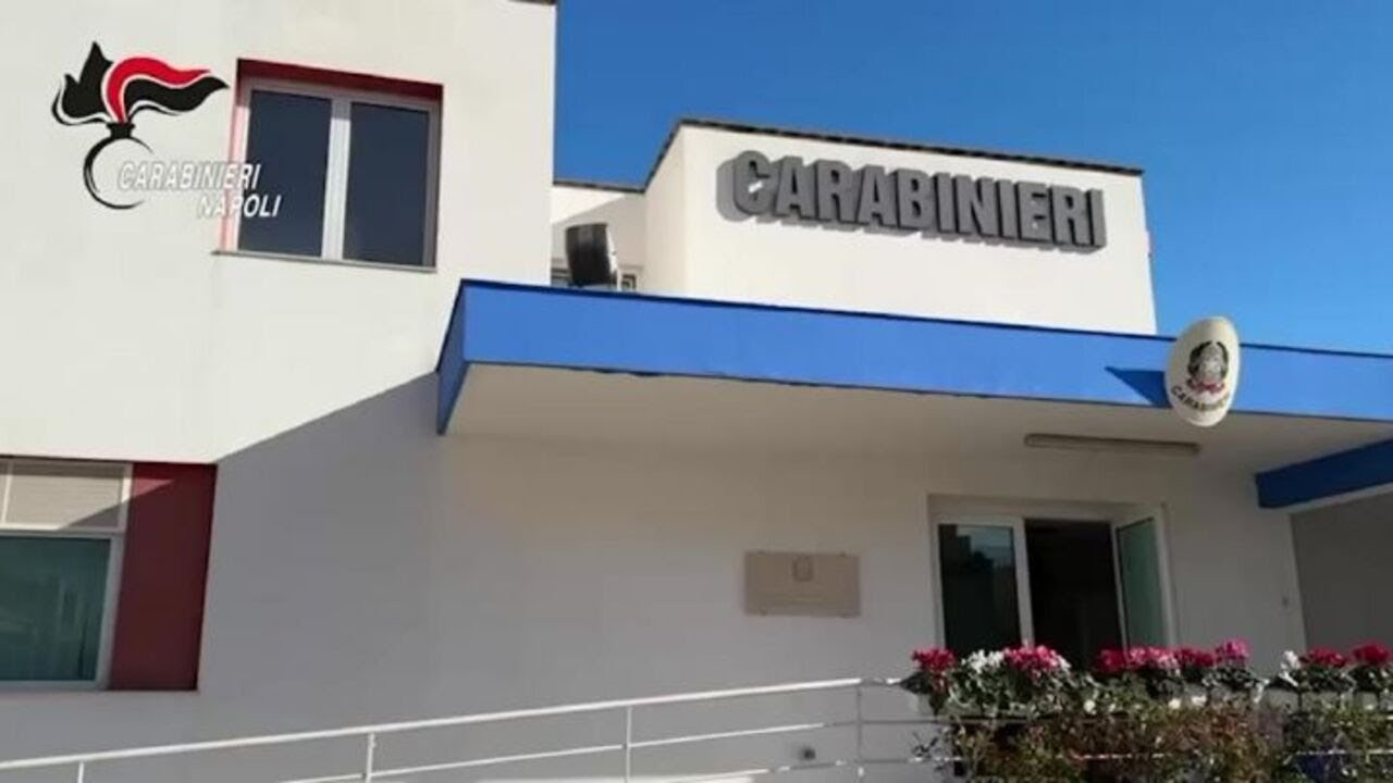 Smantellata dai Carabinieri a Napoli centrale operativa delle truffe, immagini