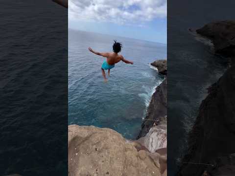 MASSIVE GAINER IN HAWAII #cliffjumping #shorts