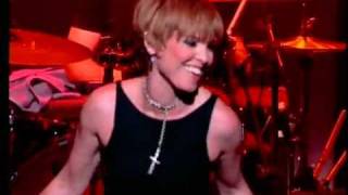 [14] Pat Benatar - Hit Me With Your Best Shot - Live 2001