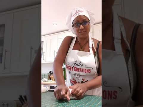 How to cover a cake using Massa Ticino Sugarpaste