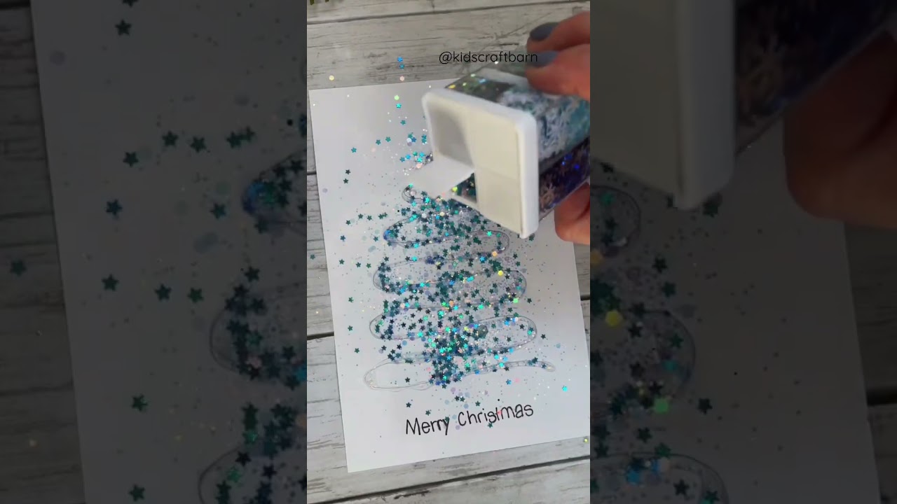 Glitter & glue Christmas tree cards! #christmascrafts #craftsforkids #crafty #glitter