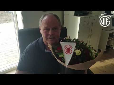 Guif-legendaren Bobban Andersson tackar för uppvaktningen.