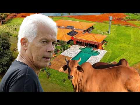 É assim que vive o ex goleiro EMERSON LEÃO. Uma vida MILIONÁRIA e de muito LUXO.  Uma LENDA!