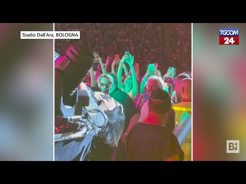 Laura Pausini fa commuovere Tiziano Ferro