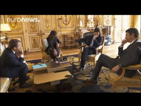 Emmanuel Macron e il cane cagone