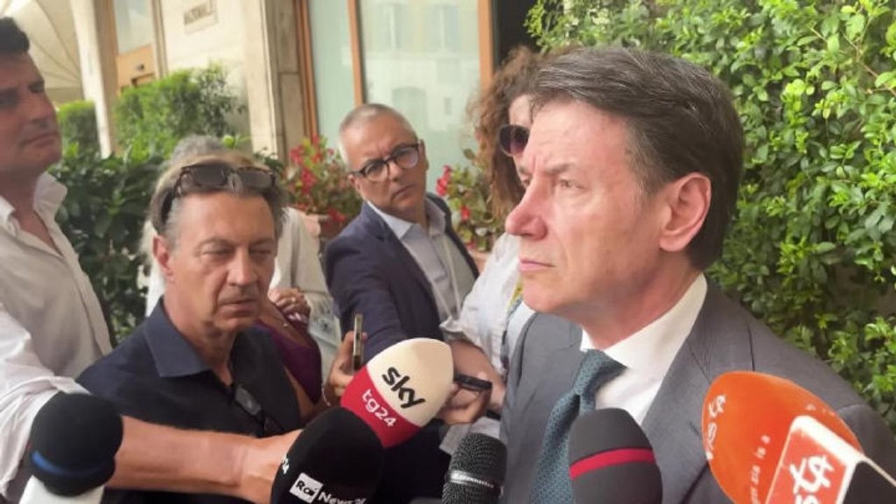 Commissione Covid, Conte: FdI se la canta e se la suona, dimostrino trasparenza su Delmastro